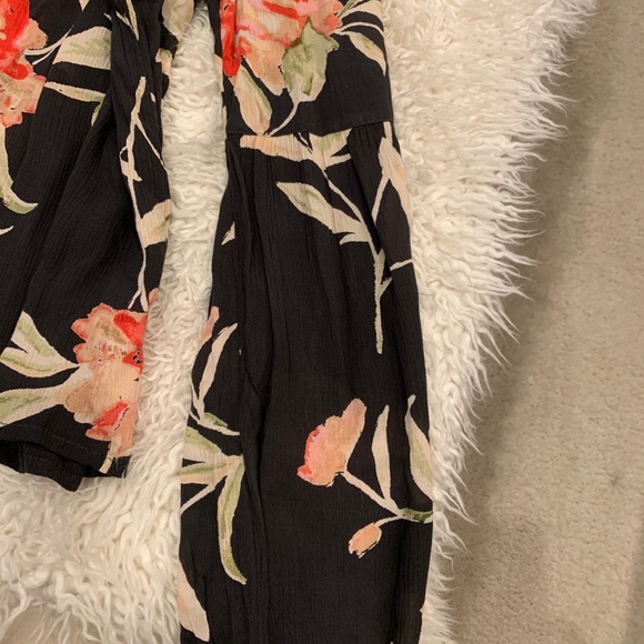 Billabong floral bell sleeve blouse - Picture 4 of 5